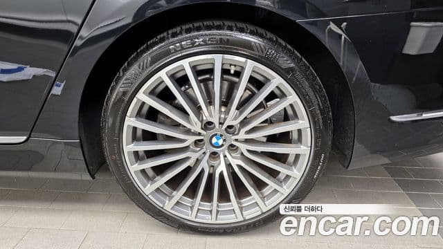 BMW 7 Series 2020 — Photo 16/32
