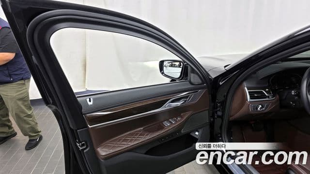 BMW 7 Series 2020 — Photo 14/32
