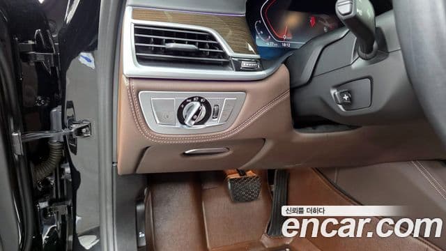 BMW 7 Series 2020 — Photo 15/32