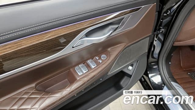 BMW 7 Series 2020 — Photo 24/32