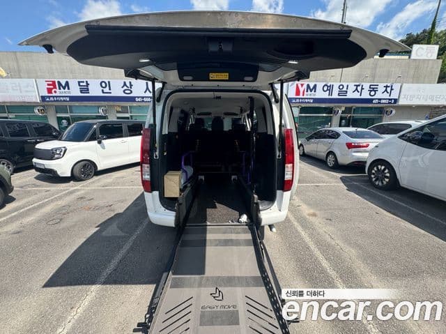 Hyundai Staria 2022 — Photo 17/20