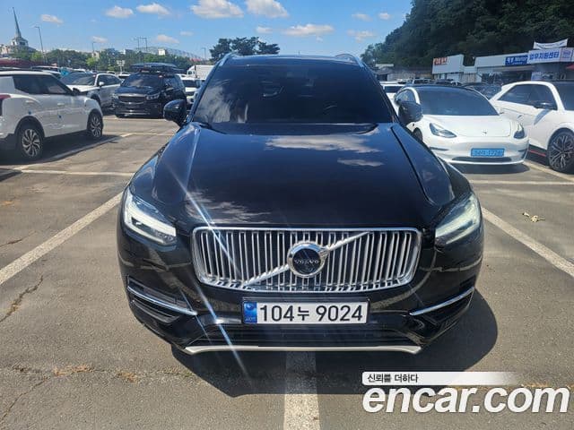 Volvo XC90 2019 — ფოტო 9/17