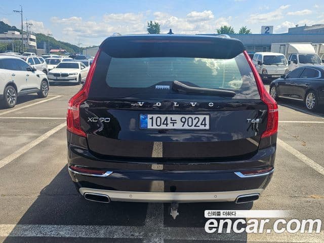 Volvo XC90 2019 — ფოტო 7/17