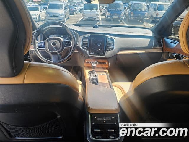 Volvo XC90 2019 — ფოტო 14/17