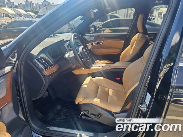 Volvo XC90 2019 — ფოტო 15/17