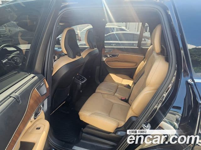 Volvo XC90 2019 — ფოტო 16/17