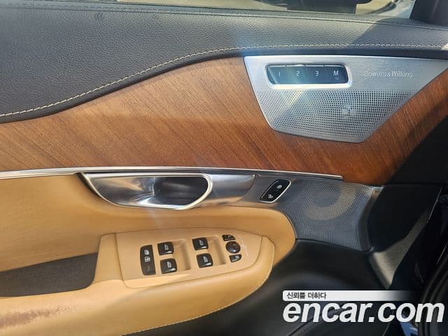 Volvo XC90 2019 — фото 17 из 17