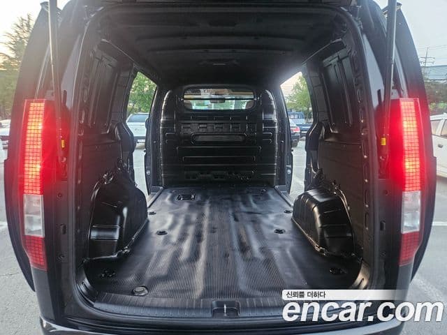 Hyundai Staria 2025 — фото 12 из 19
