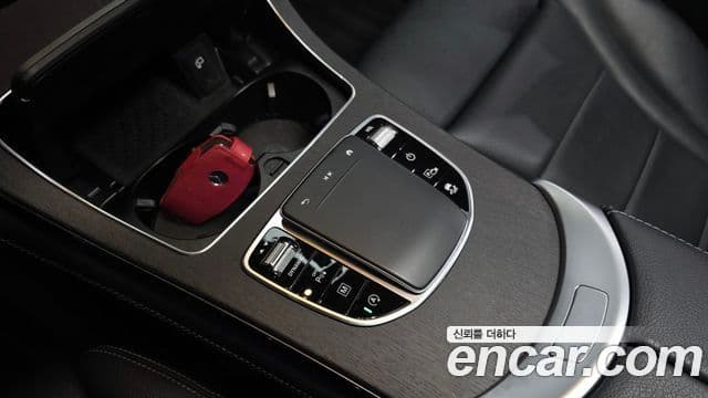 Mercedes-Benz GLC-Class 2020 — Şəkil 28/32