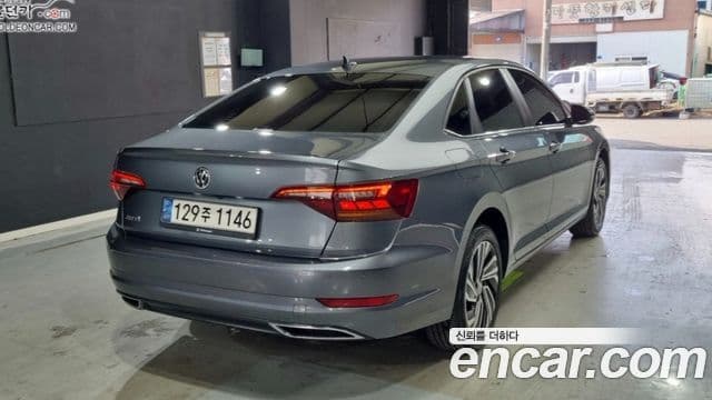 Volkswagen Jetta 2021 — ფოტო 1/17