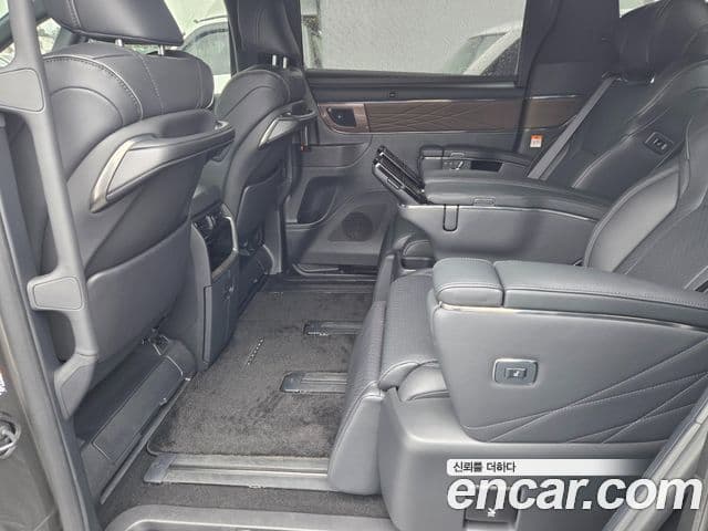 Toyota Alphard 2024 — Фото 11/20
