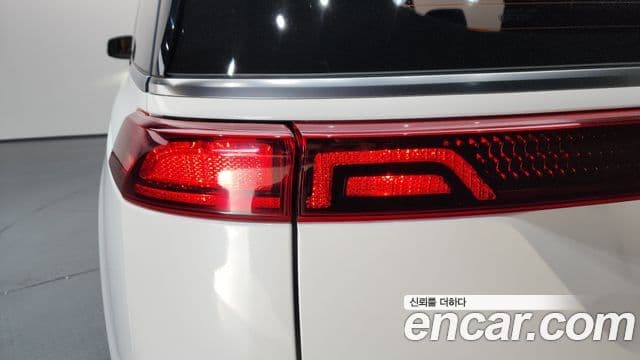 Kia Carnival 2022 — Photo 11/36