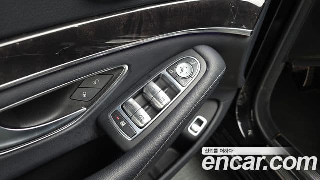 Mercedes-Benz S-Class 2018 — Photo 29/30