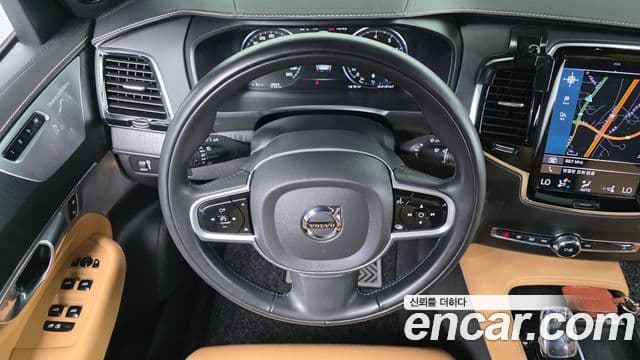 Volvo XC90 2022 — ფოტო 13/20