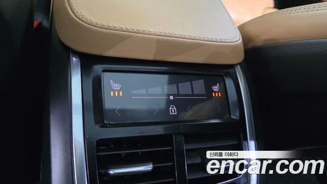 Volvo XC90 2022 — ფოტო 18/20