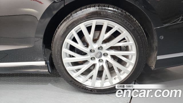 Audi A8 2019 — Photo 21/43