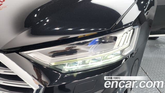 Audi A8 2019 — Photo 10/43