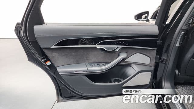 Audi A8 2019 — Photo 1/43