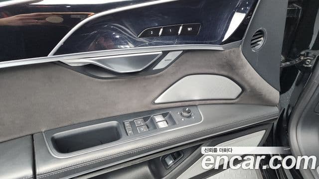 Audi A8 2019 — Photo 3/43