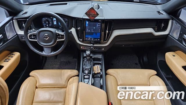 Volvo XC60 2018 — Şəkil 7/20