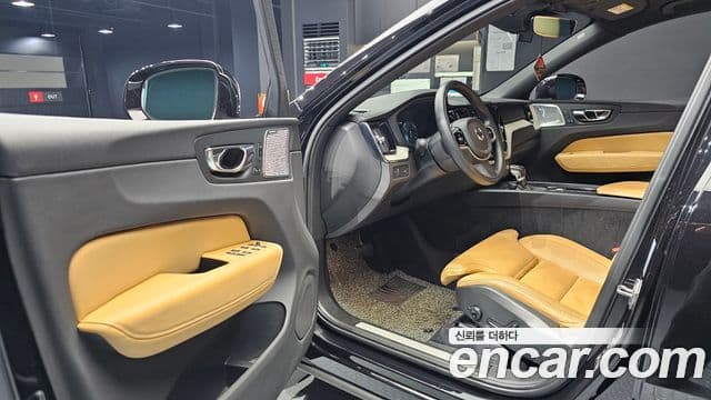 Volvo XC60 2018 — Şəkil 10/20