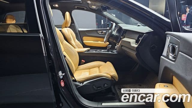 Volvo XC60 2018 — Şəkil 11/20