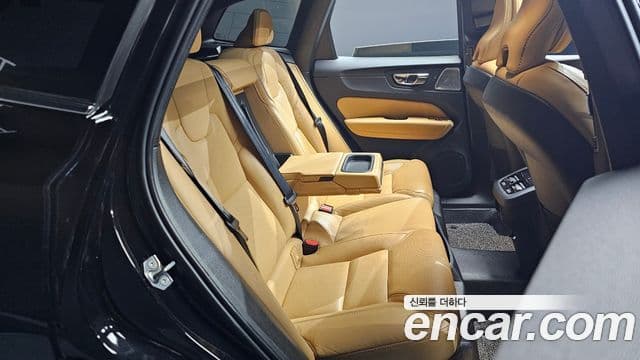 Volvo XC60 2018 — фото 12 из 20