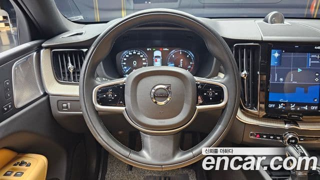 Volvo XC60 2018 — Şəkil 13/20