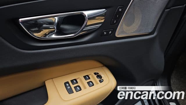 Volvo XC60 2018 — Şəkil 17/20