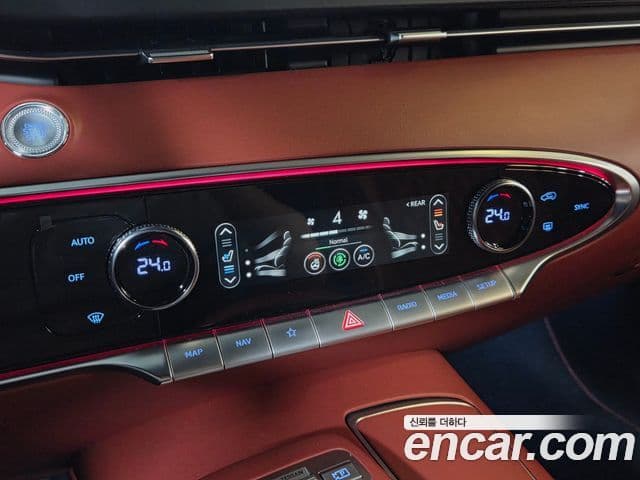 Genesis GV70 2023 — ფოტო 14/20