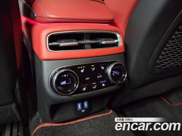 Genesis GV70 2023 — ფოტო 17/20