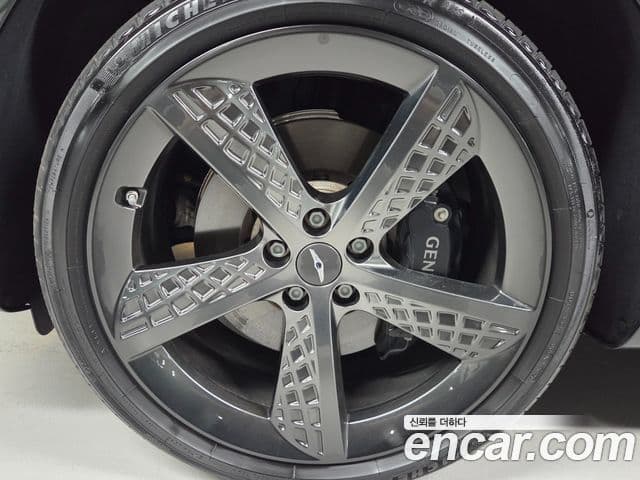 Genesis GV70 2023 — ფოტო 19/20