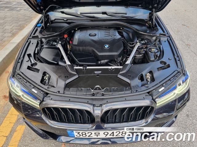 BMW 5 Series 2023 — Photo 19/20