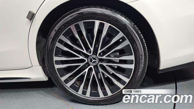 Mercedes-Benz S-Class 2023 — Photo 21/31