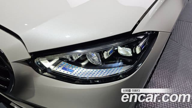 Mercedes-Benz S-Class 2023 — Photo 13/31