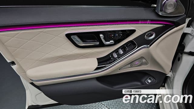 Mercedes-Benz S-Class 2023 — Photo 8/31