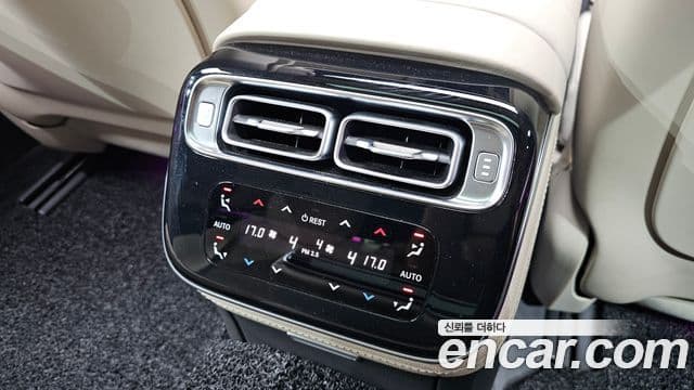 Mercedes-Benz S-Class 2023 — Photo 3/31