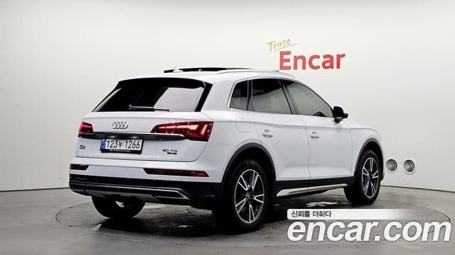 Audi Q5 2022 — ფოტო 7/20