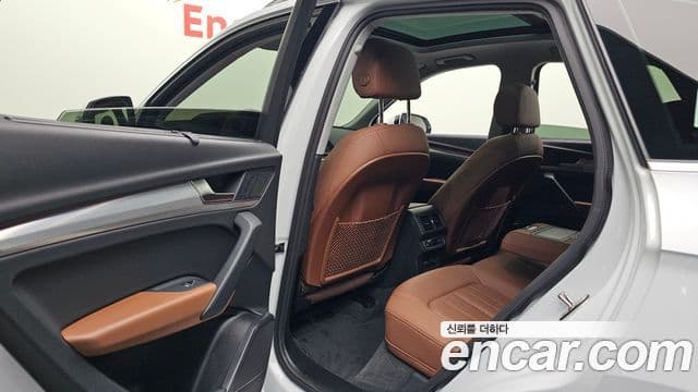 Audi Q5 2022 — ფოტო 18/20