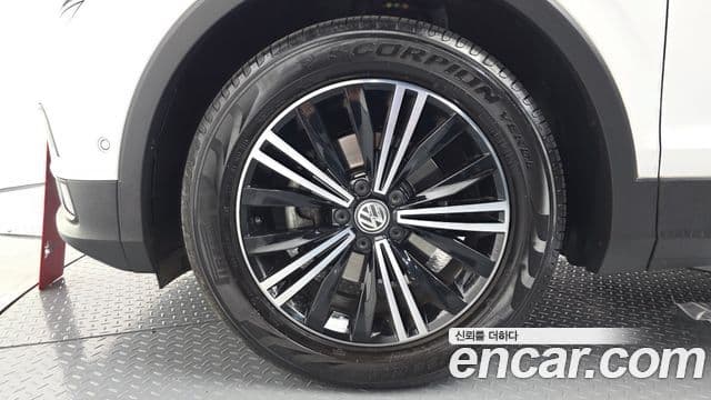 Volkswagen Tiguan 2020 — ფოტო 19/20