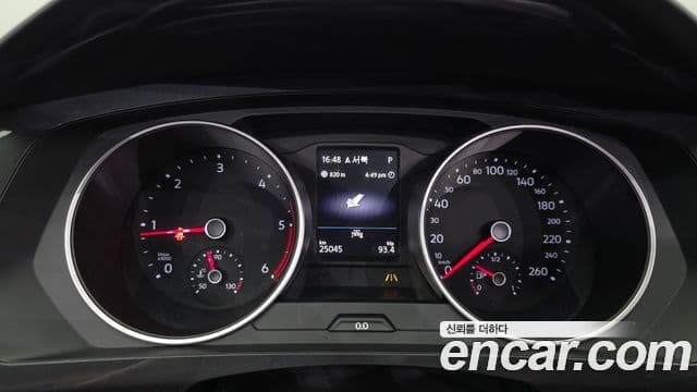 Volkswagen Tiguan 2020 — ფოტო 8/20