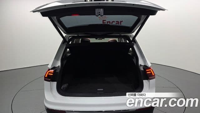 Volkswagen Tiguan 2020 — ფოტო 7/20