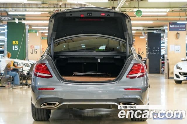 Mercedes-Benz E-Class 2020 — Şəkil 18/20