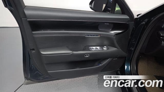 Genesis G90 2022 — ფოტო 18/38