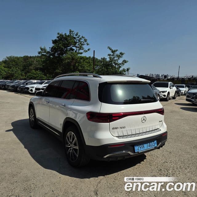 Mercedes-Benz EQB 2024 — ფოტო 15/20