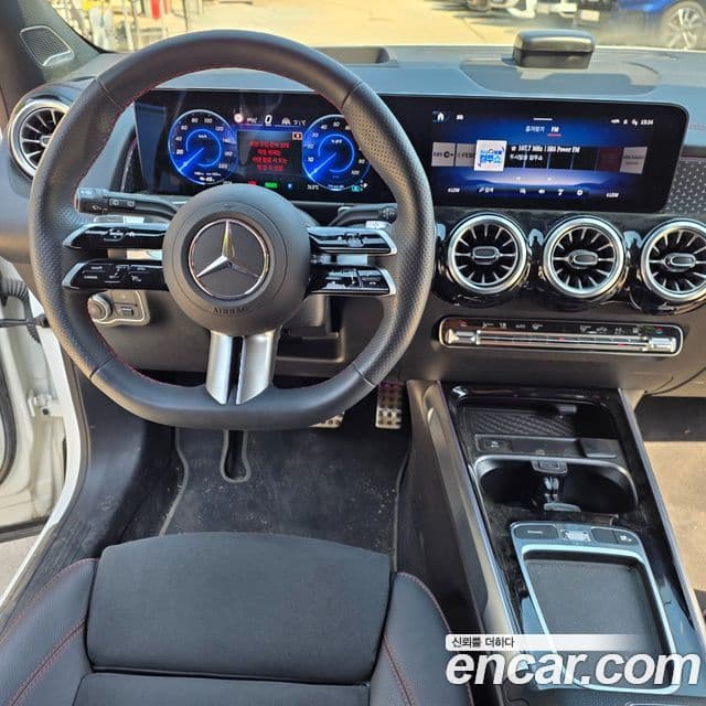 Mercedes-Benz EQB 2024 — ფოტო 14/20