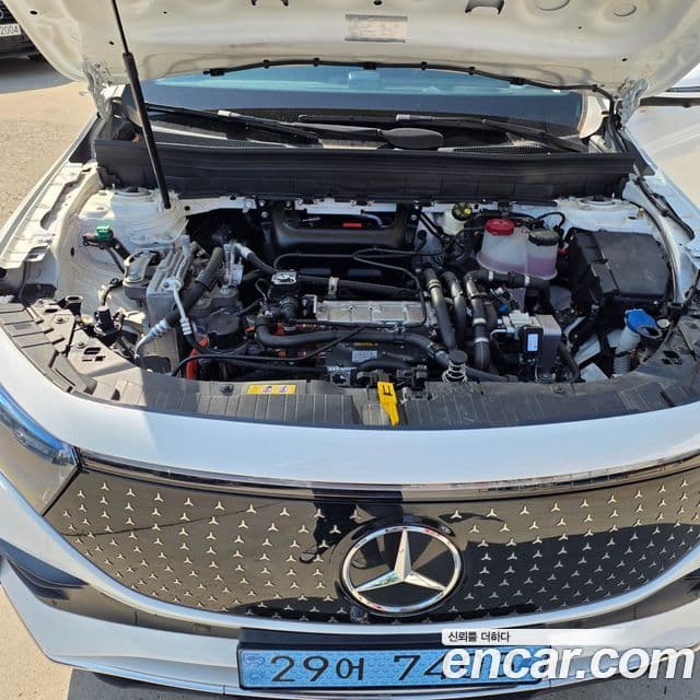 Mercedes-Benz EQB 2024 — ფოტო 18/20