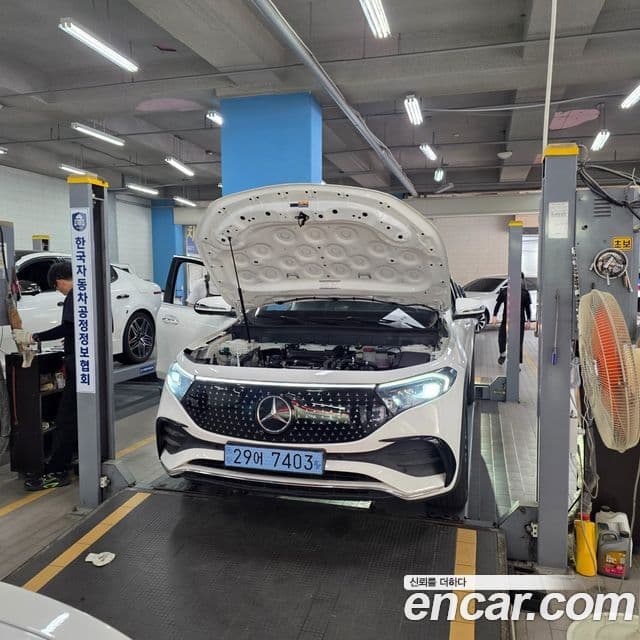 Mercedes-Benz EQB 2024 — ფოტო 19/20
