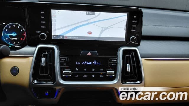 Kia Sorento 2021 — ფოტო 14/20