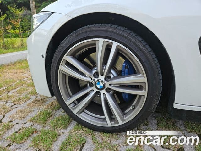 BMW 4 Series 2018 — ფოტო 13/20